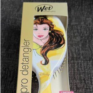 DISNEY PRINCESS BELLE WET BRUSH PRO HAIR DETANGLER-LIMITED EDITION-NEW IN BOX!